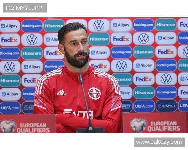 格鲁吉亚男足球星的崛起与挑战 他如何在欧洲赛场大放异彩