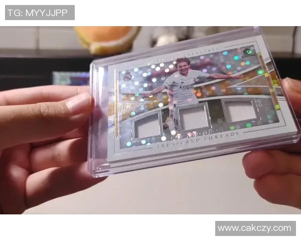 足球泡泡球星卡收藏热潮引领年轻人运动与潮流文化